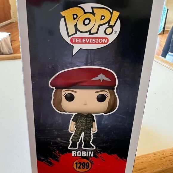 Funko Pop Stranger Things ROBIN the HUNTER S4 Vinyl Figure - Picture 7 of 7